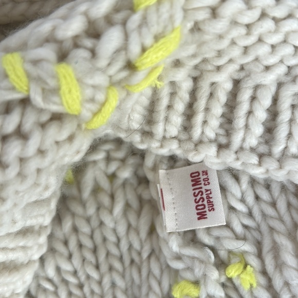 Lot of 4 Winter Scarves EUC 3 x Renee’s Accessories 1 x Mossimo - Picture 9 of 9